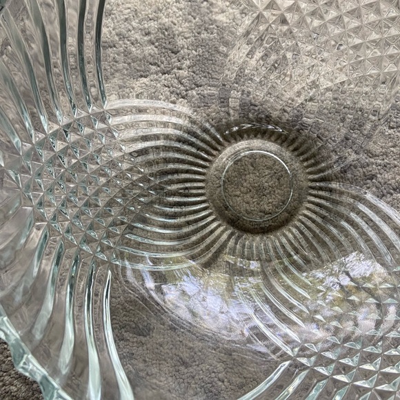 Vintage clear cut Indiana glass serving bowl - Picture 10 of 11